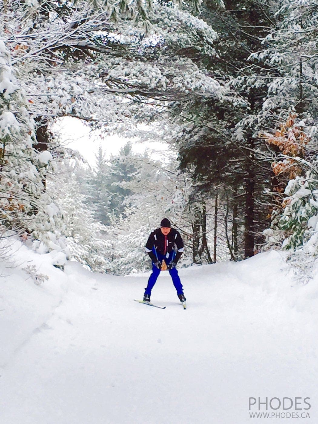 Cross country skiing in park les Forestiers-de-Saint-Lazare