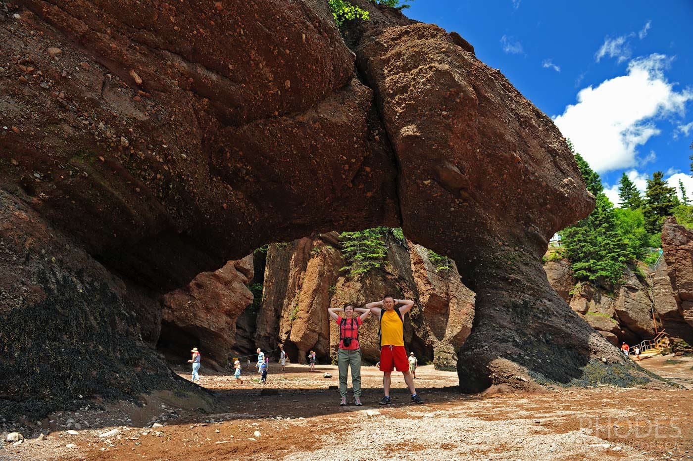 Rochers Hopewell Rocks - marcher sur le fond marin pendant la marée basse